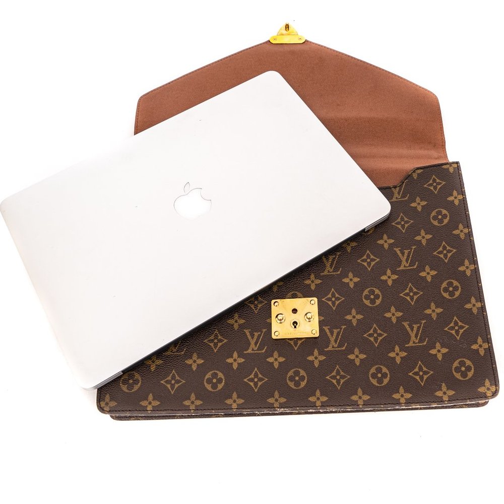 🎉HOST PICK! 🍾LOUIS VUITTON Macbook Briefcase - Picture 3 of 16